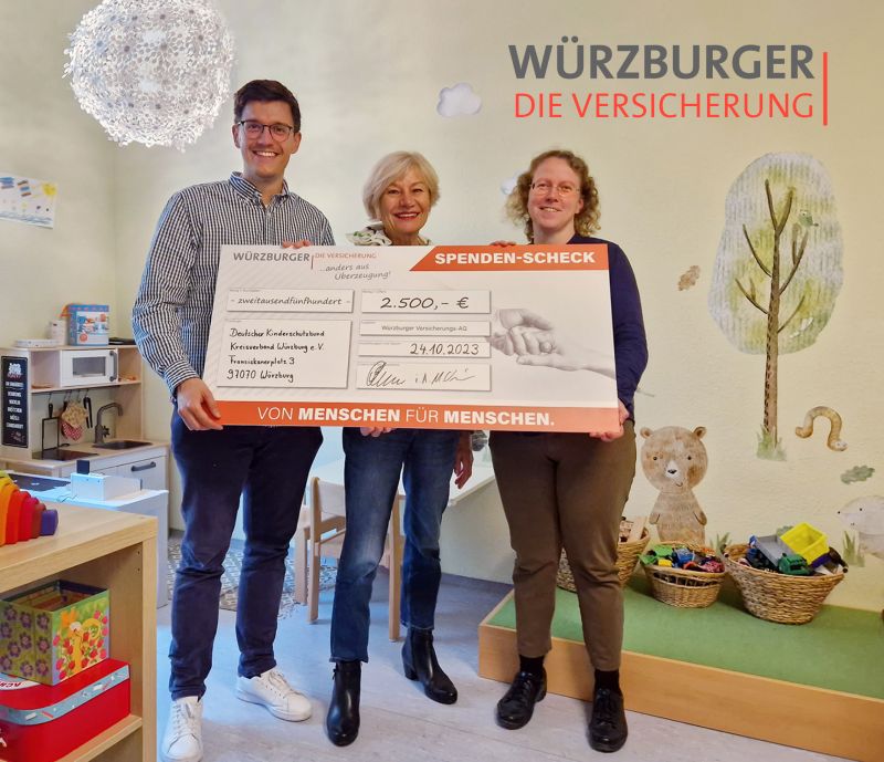 Spendenübergabe der Würzburger VErsicherungs-AG durch Dr. Michael Dimmer an den Deutschen Kinderschutzbund Würzburg e.V.